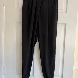 ✅ SOLD Lululemon Wonen's Black Pants, size 6